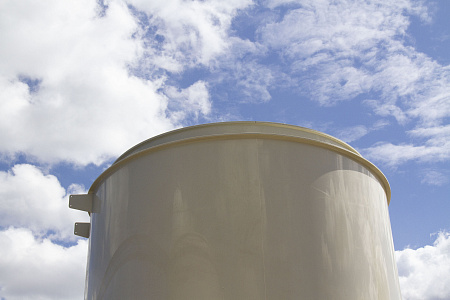 ЕМКОСТЬ С ДВОЙНОЙ СТЕНКОЙ ДЛЯ ОПАСНОЙ ХИМИИ