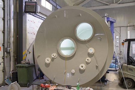 ЕМКОСТЬ С ДВОЙНОЙ СТЕНКОЙ ДЛЯ ОПАСНОЙ ХИМИИ