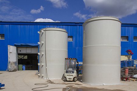 ЕМКОСТЬ С ДВОЙНОЙ СТЕНКОЙ ДЛЯ ОПАСНОЙ ХИМИИ