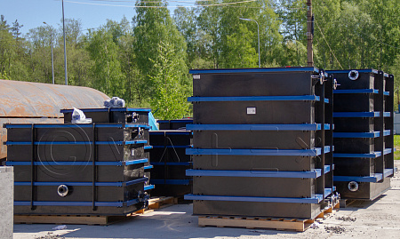 ПРЯМОУГОЛЬНАЯ ЕМКОСТЬ ИЗ ПОЛИЭТИЛЕНА НИЗКОГО ДАВЛЕНИЯ